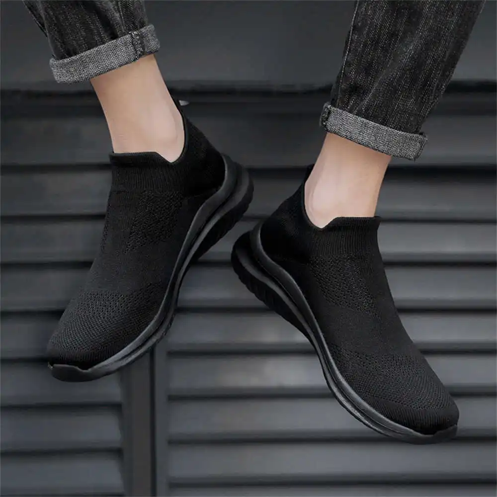 Tech Accessories Gift Ideas - Sepatu olahraga pria, krem lembut baru