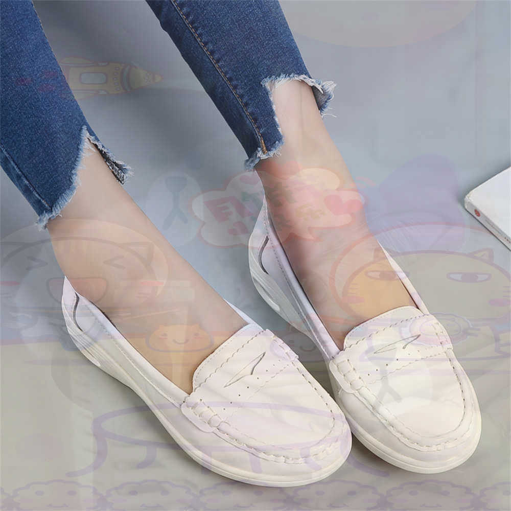 Tech Accessories Gift Ideas - Sepatu Ukuran Besar Wanita Slip-On Lembut