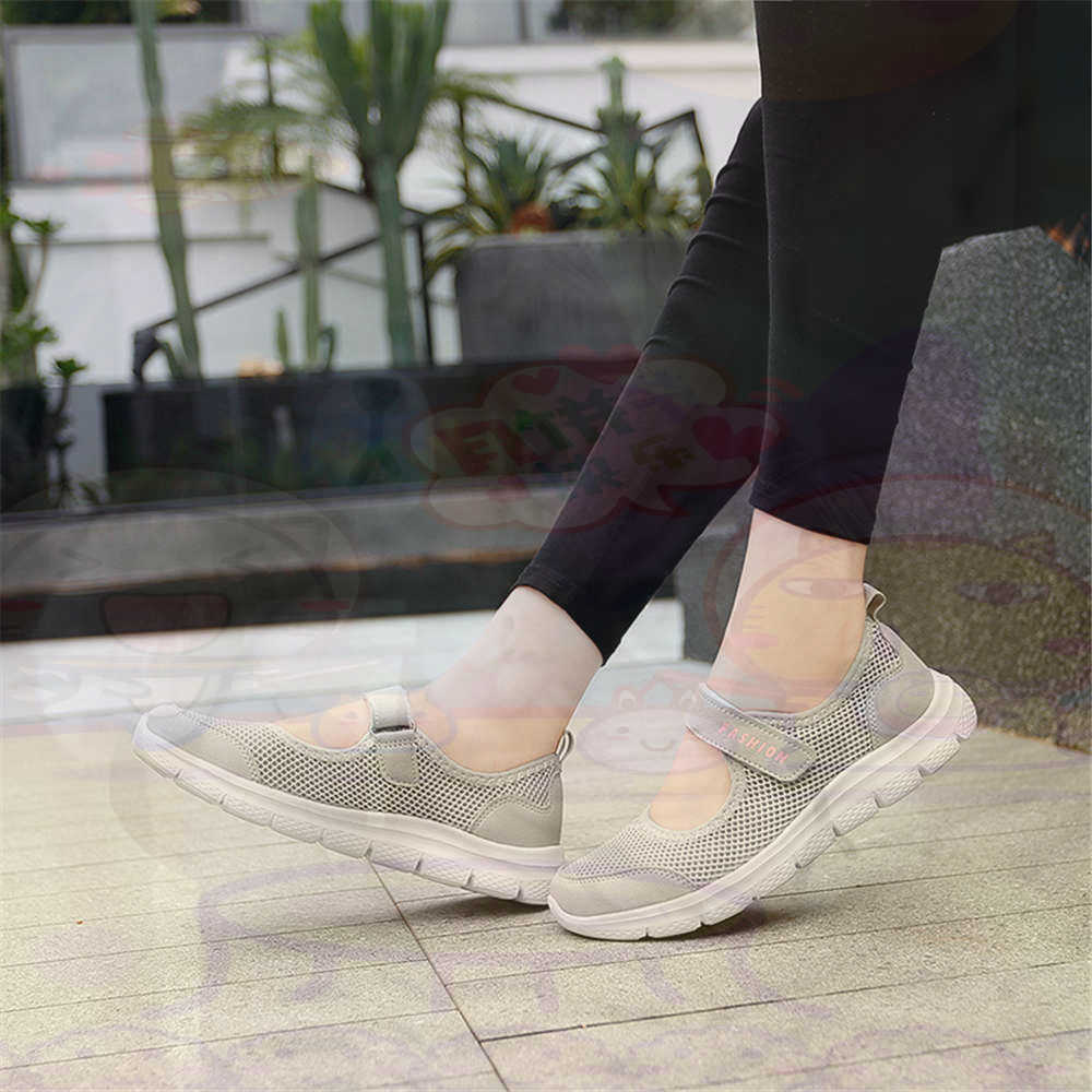 Tech Accessories Gift Ideas - Sepatu Tenis Wanita Jaring Nomor 40