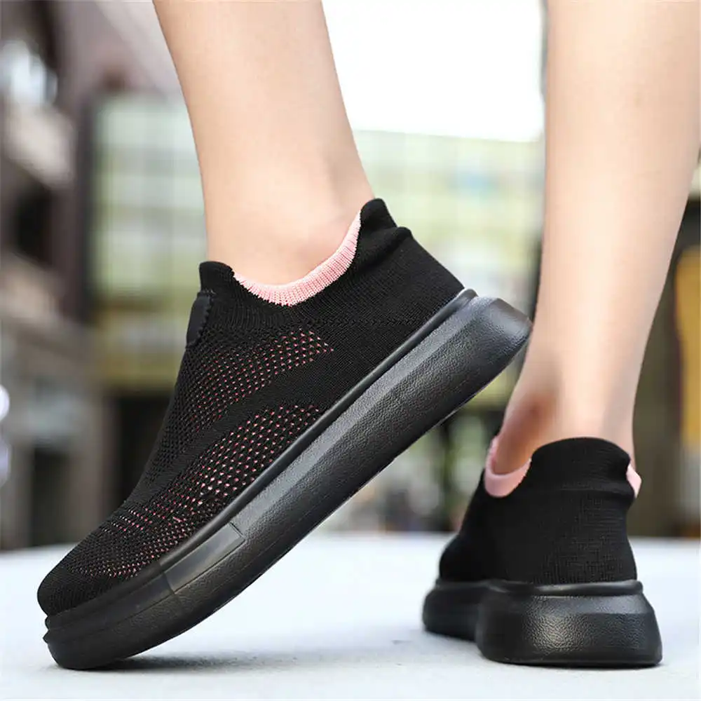 Tech Accessories Gift Ideas - Stoking Platform sepatu cokelat untuk wanita